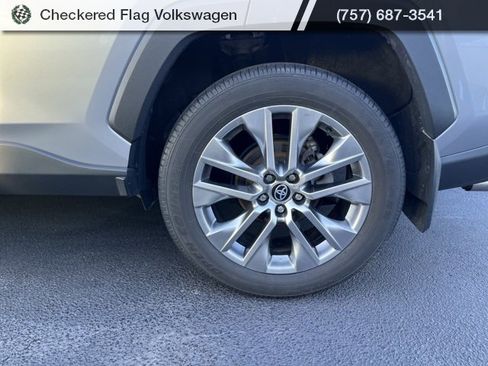 Used 2023 Toyota RAV4 XLE Premium image 4