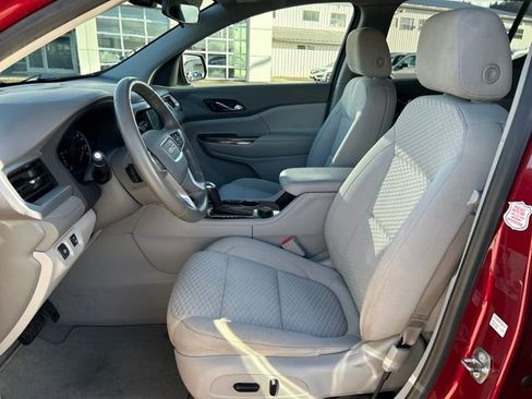 Used 2019 GMC Acadia SLE image 16