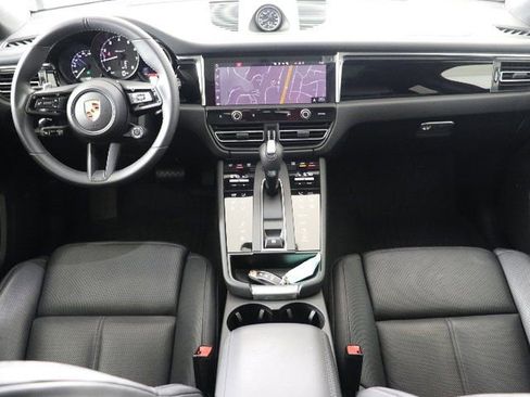 Used 2025 Porsche Macan image 17