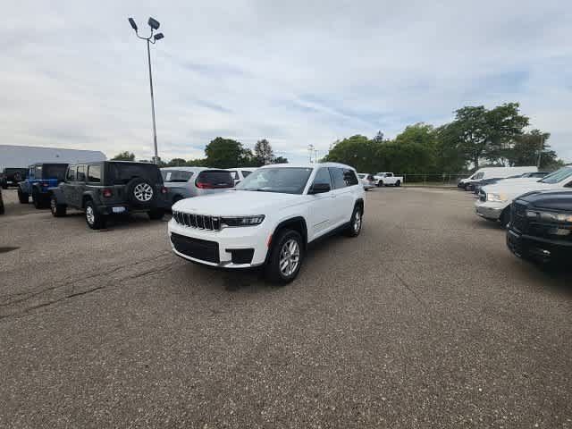 Used 2023 Jeep Grand Cherokee L Laredo AWD/4WD image 2