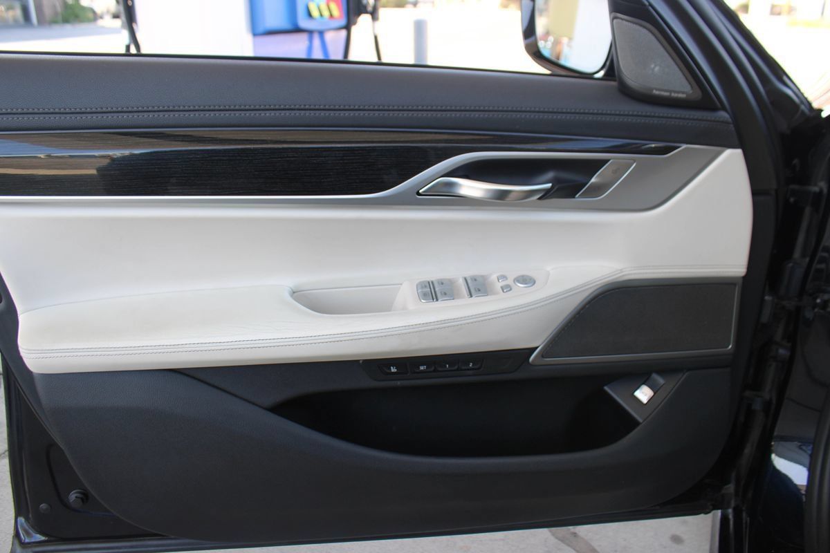 Used 2019 BMW 750i RWD image 39