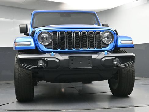 Used 2024 Jeep Wrangler Unlimited w/ Convenience Group AWD/4WD image 21