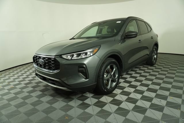 Used 2025 Ford Escape ST-Line FWD image 3