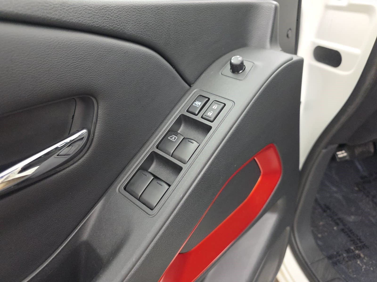 Used 2025 Nissan Frontier PRO-4X AWD/4WD image 24
