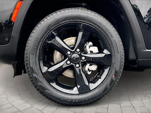 New 2025 Jeep Grand Cherokee Limited image 13