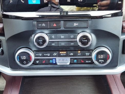 Used 2024 Ford Expedition Limited image 18