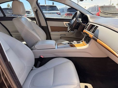 Used 2015 Jaguar XF Premium RWD image 28