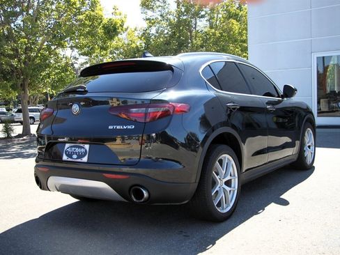 Used 2019 Alfa Romeo Stelvio Ti image 4