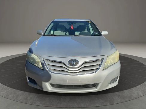 Used 2011 Toyota Camry LE image 2