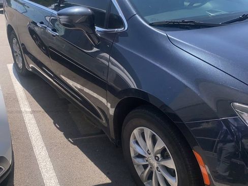 Used 2019 Chrysler Pacifica Touring Plus w/ Cold Weather Group FWD image 2