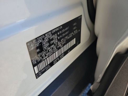 Used 2023 Toyota RAV4 XLE image 31