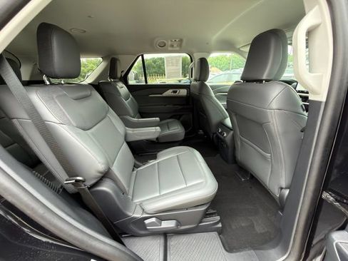 Used 2025 Ford Explorer Active w/ Active Comfort Package AWD/4WD image 10