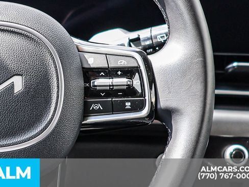 Used 2025 Kia Carnival SX w/ SX Dark Edition Package FWD image 37