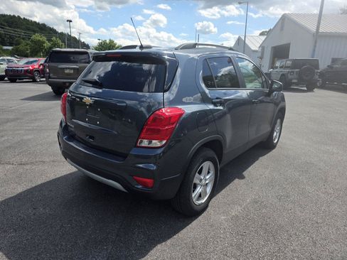 Used 2022 Chevrolet Trax LT w/ LT Convenience Package AWD/4WD image 7