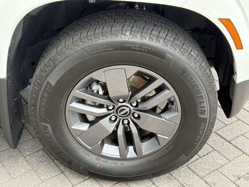 Used 2025 Nissan Frontier SV RWD image 10