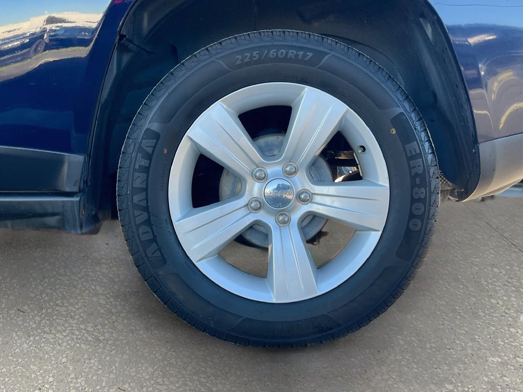 Used 2014 Jeep Compass Latitude FWD image 27