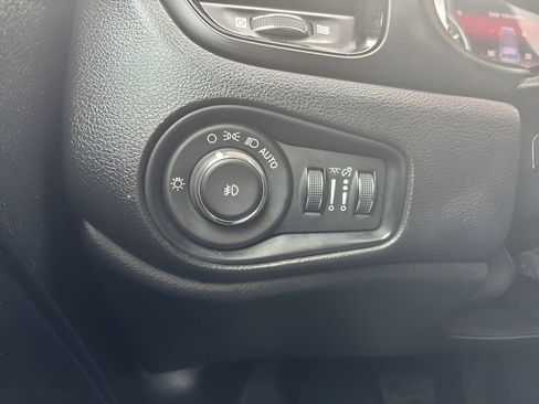 Used 2017 Jeep Renegade Altitude AWD/4WD image 15