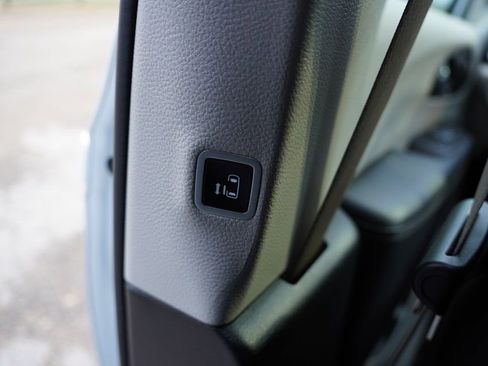 Certified 2024 Chrysler Pacifica Touring-L image 20