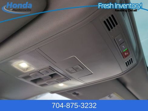 Used 2023 Volkswagen Tiguan SE w/ Panoramic Sunroof Package image 26