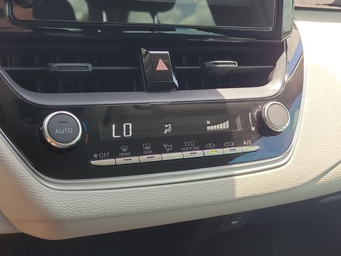 Used 2025 Toyota Corolla LE FWD image 24