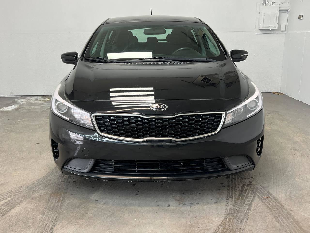Used 2017 Kia Forte LX FWD image 2