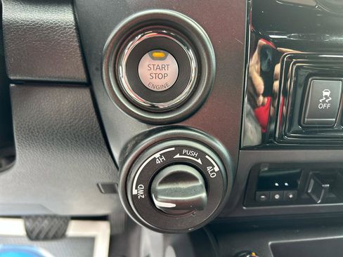 Used 2023 Nissan Titan PRO-4X w/ Pro-4x Convenience Package image 24