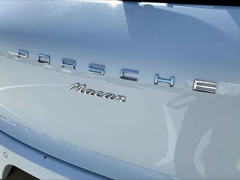 Used 2017 Porsche Macan image 25