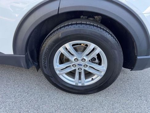 Used 2022 Ford Explorer XLT w/ Equipment Group 202A image 8