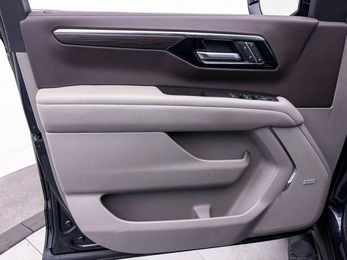 Used 2025 Chevrolet Tahoe Z71 w/ Comfort Package image 19