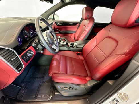 Used 2022 Porsche Cayenne S image 5