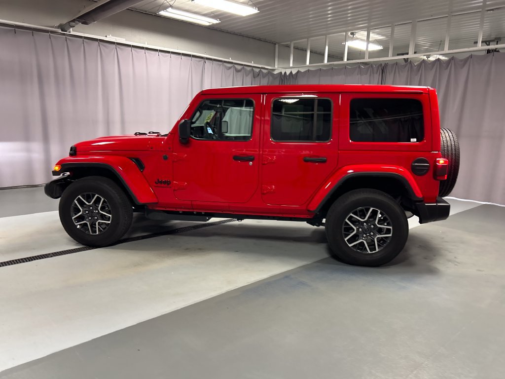 Used 2026 Jeep Wrangler Unlimited Sahara AWD/4WD image 4