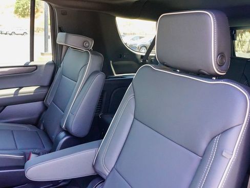 New 2026 GMC Yukon XL Elevation w/ Elevation Premium Package AWD/4WD image 10