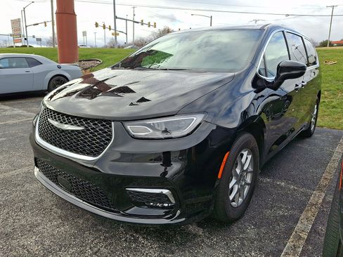 Certified 2025 Chrysler Pacifica Select image 4