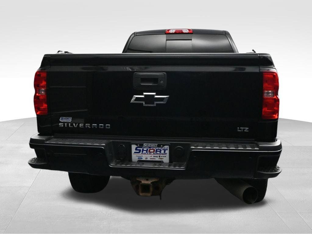Used 2018 Chevrolet Silverado 2500 LTZ w/ Midnight Edition AWD/4WD image 4