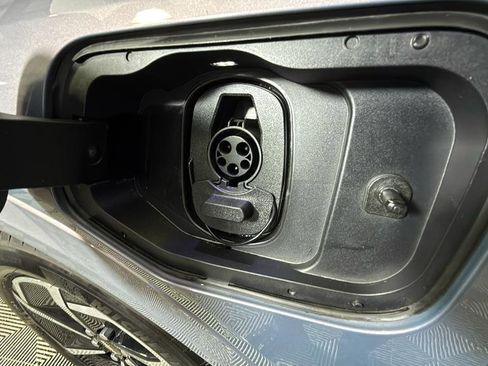 Used 2025 Chevrolet Equinox EV LT image 37