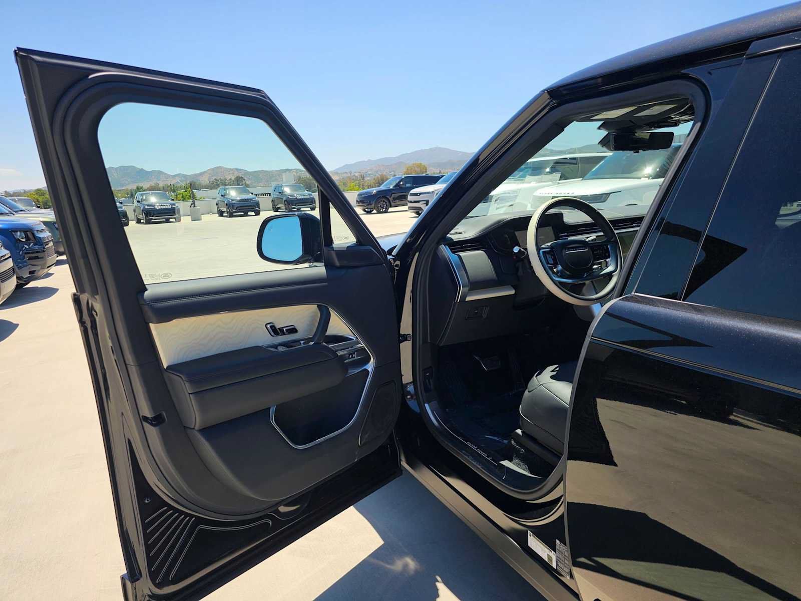 New 2025 Land Rover Range Rover SV AWD/4WD image 21