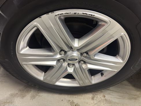 Used 2019 Ford Expedition Max XLT image 32