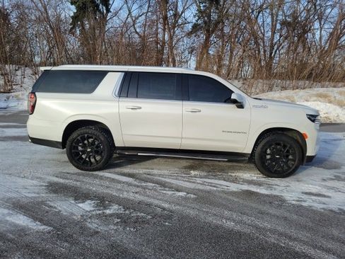 Used 2023 Chevrolet Suburban High Country image 34