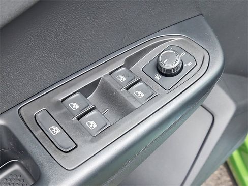 New 2025 Volkswagen Taos SE image 17