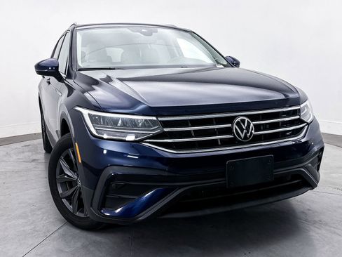 Used 2022 Volkswagen Tiguan SE w/ Panoramic Sunroof Package AWD/4WD image 8