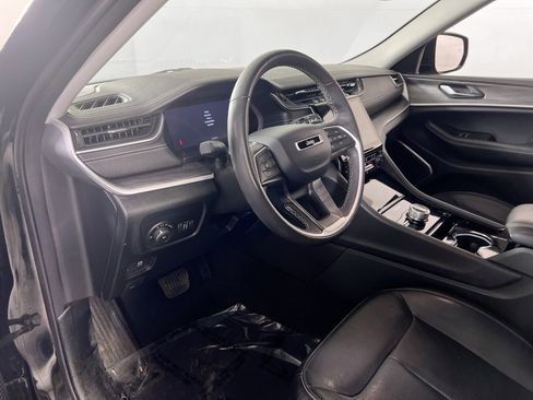 Used 2023 Jeep Grand Cherokee Limited AWD/4WD image 9