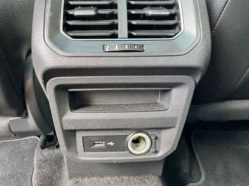 Used 2018 Volkswagen Tiguan SE w/ Panoramic Sunroof Package image 36
