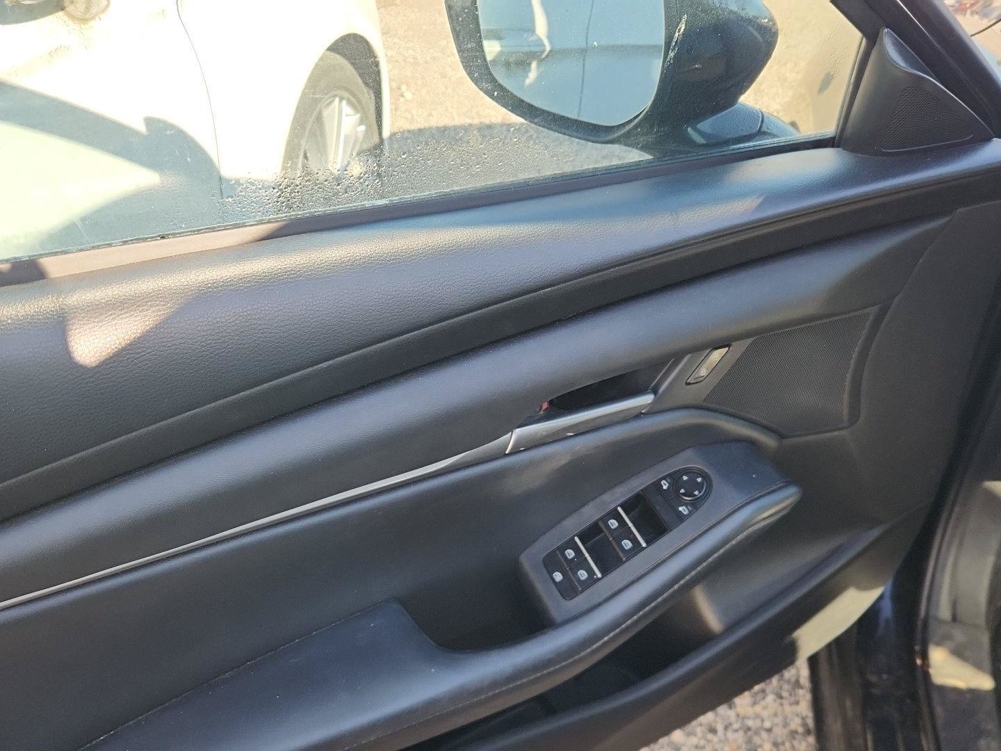 Used 2023 MAZDA MAZDA3 s FWD image 8