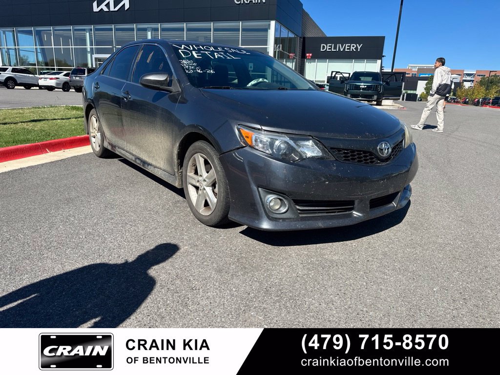 Used 2012 Toyota Camry SE FWD image 1