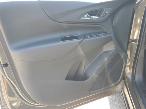 Used 2023 Chevrolet Equinox LT image 16