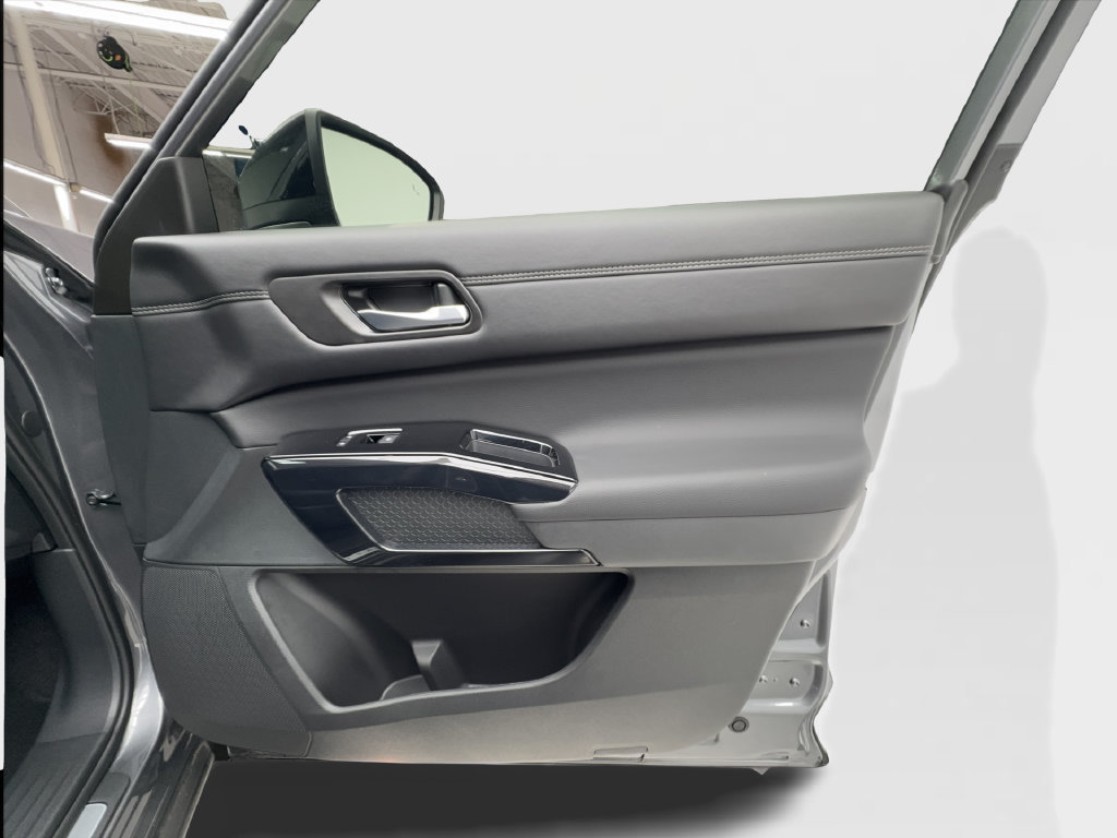Used 2026 Nissan Pathfinder Platinum w/ Cargo Package FWD image 39
