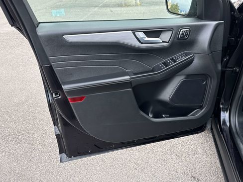 Used 2025 Ford Escape Platinum image 12