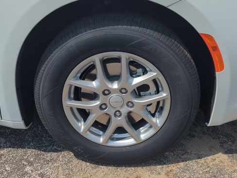 New 2027 Chrysler Pacifica LX FWD image 9