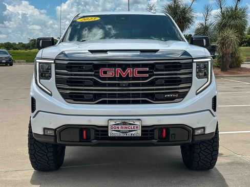 Used 2023 GMC Sierra 1500 AT4 w/ AT4 Premium Package AWD/4WD image 8