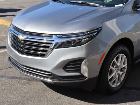 Used 2023 Chevrolet Equinox LT w/ Driver Convenience Package image 6